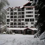 Gardens Flat * Borowec